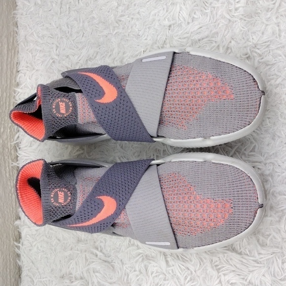 Nike Free RN Motion Flyknit 2018 Grey Crimson Pulse Fabric Upper Pull On Sneaker - Picture 3 of 16